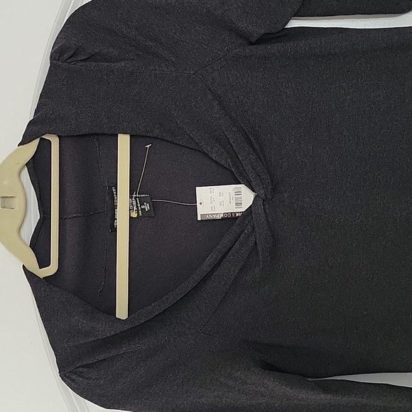 Nwt NEW YORK & COMPANY GREY TWIST FRONT 3/4 SLEEVE SILK TOP SMALL - Picture 3 of 13